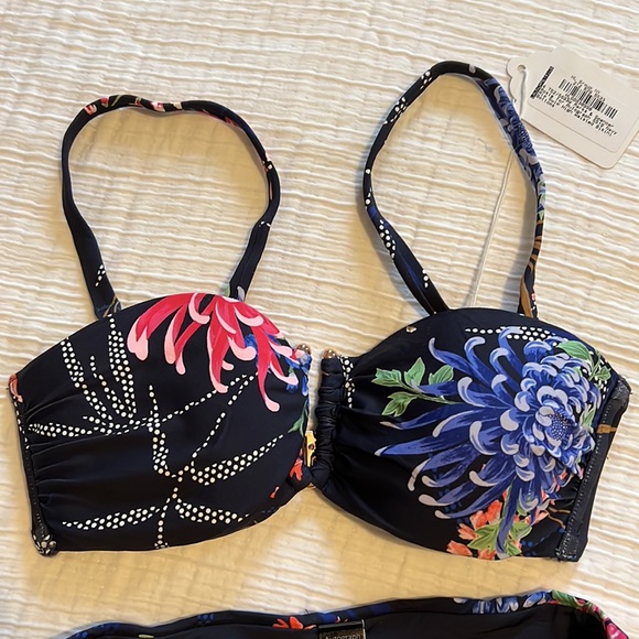 NWT: navy bikini with floral pattern and metal details - Picture 2 of 3